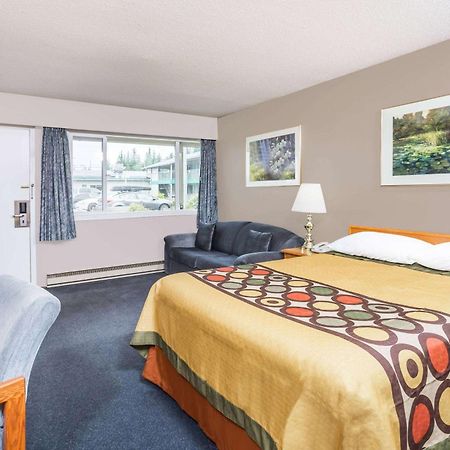 Super 8 By Wyndham Quesnel Bc Hotel Exterior photo