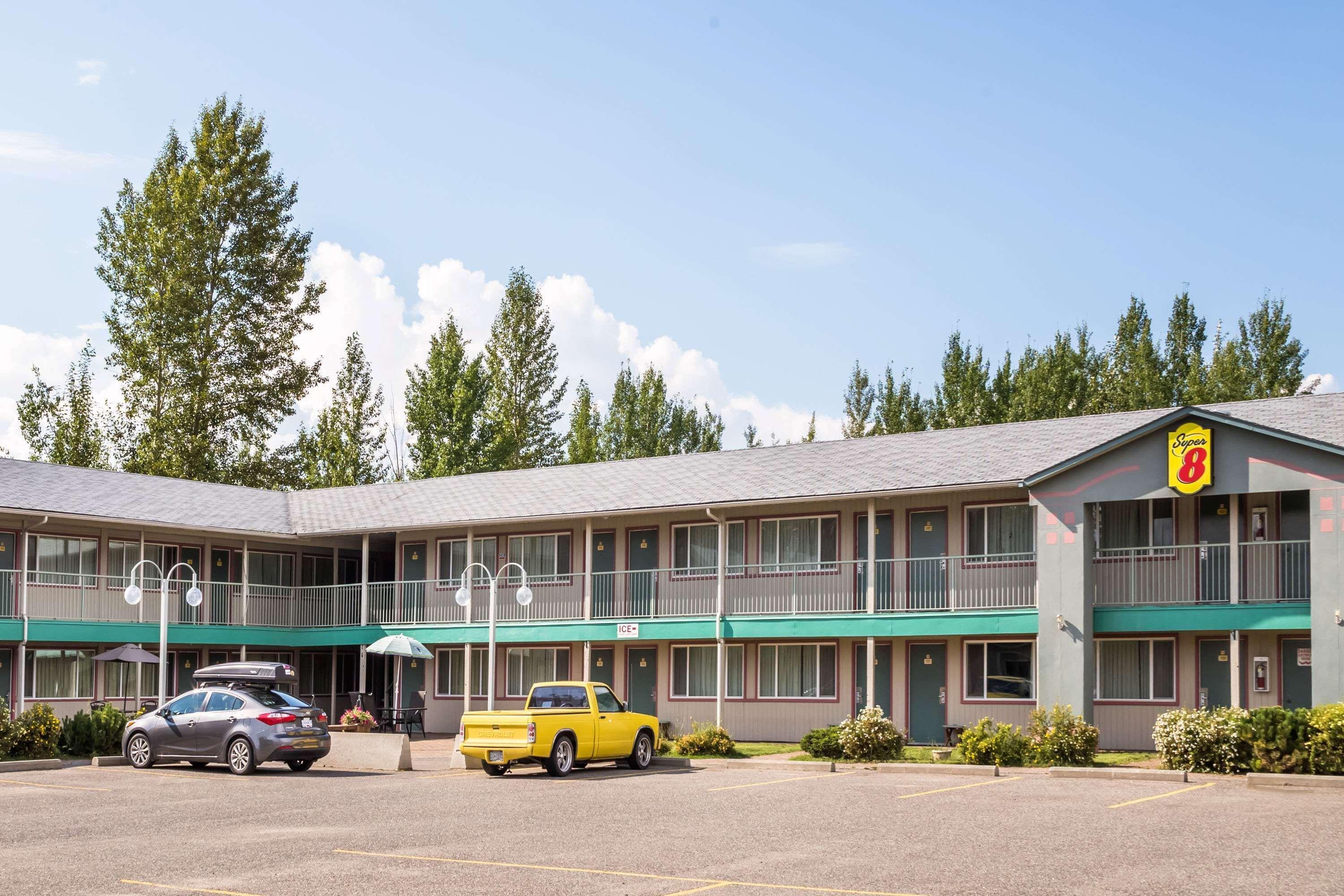 Super 8 By Wyndham Quesnel Bc Hotel Exterior photo