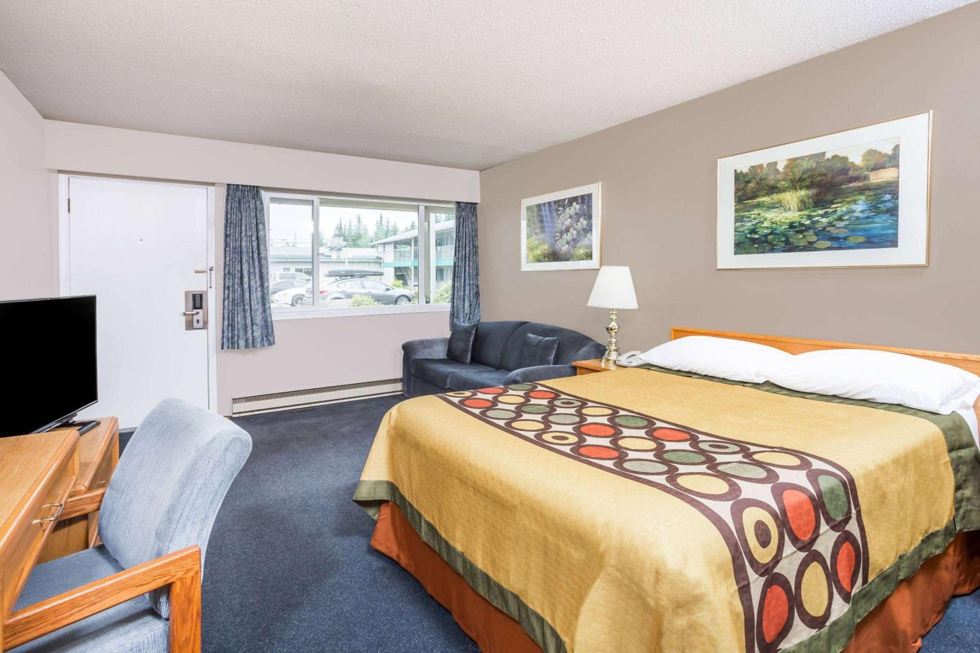 Super 8 By Wyndham Quesnel Bc Hotel Exterior photo